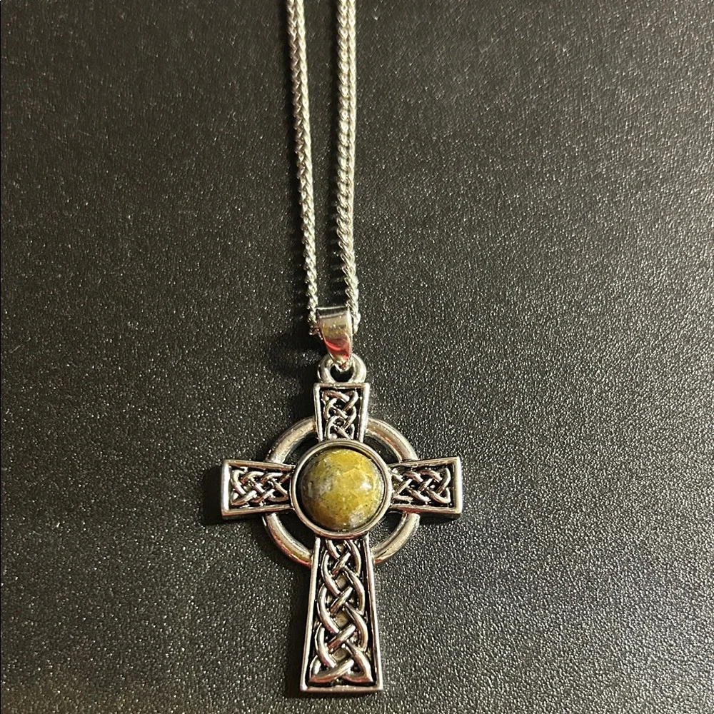 SILVER CONNEMARA MARBLE CELTIC‎ CROSS NECKLACE